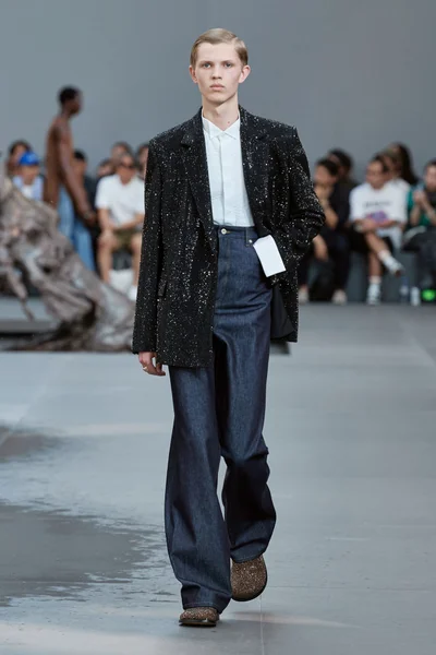 Look 28